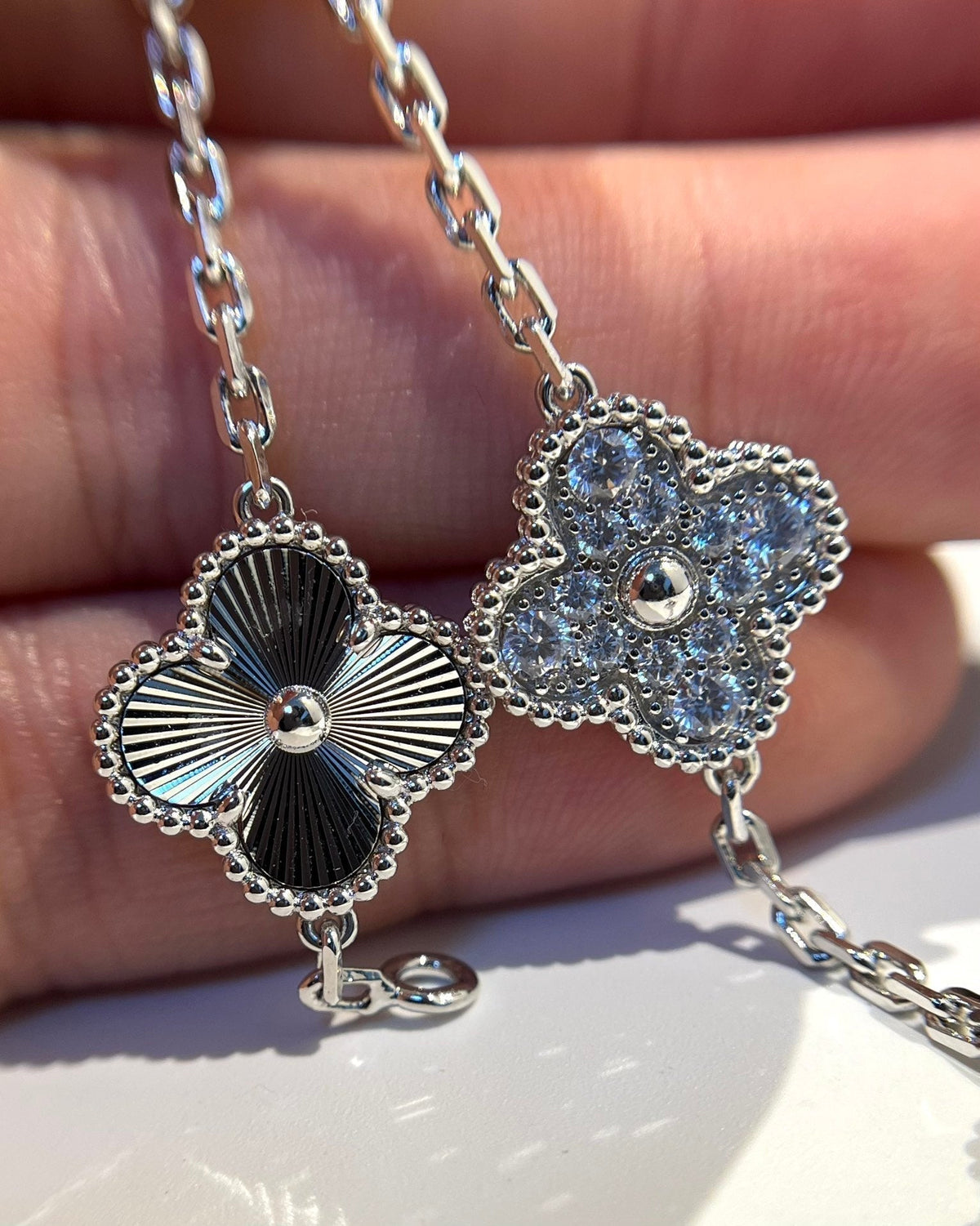 [Super CiCi ] CLOVER 5 MOTIF LASER BRACELET COLLECTION