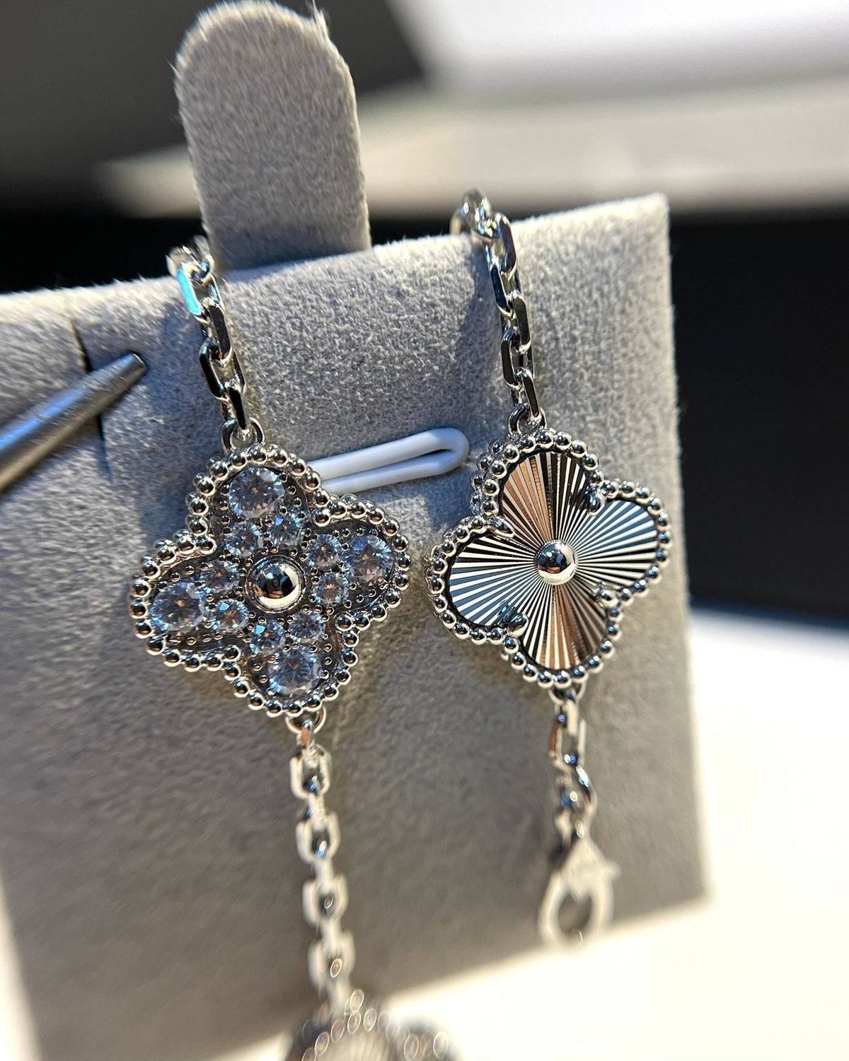 [Super CiCi ] CLOVER 5 MOTIF LASER BRACELET COLLECTION