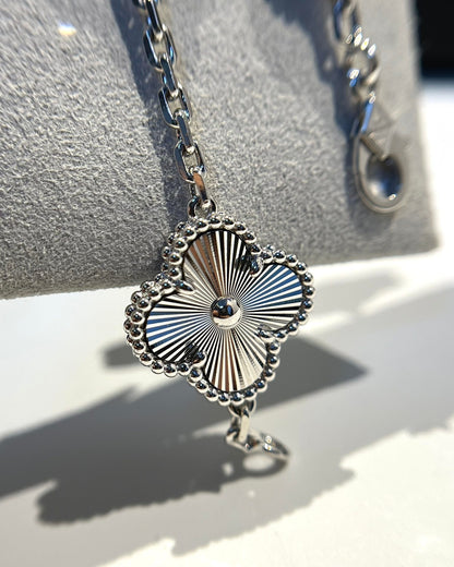 [Super CiCi ] CLOVER 5 MOTIF LASER BRACELET COLLECTION