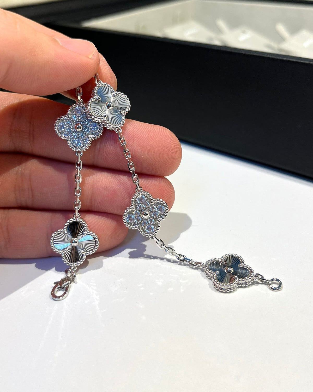 [Super CiCi ] CLOVER 5 MOTIF LASER BRACELET COLLECTION
