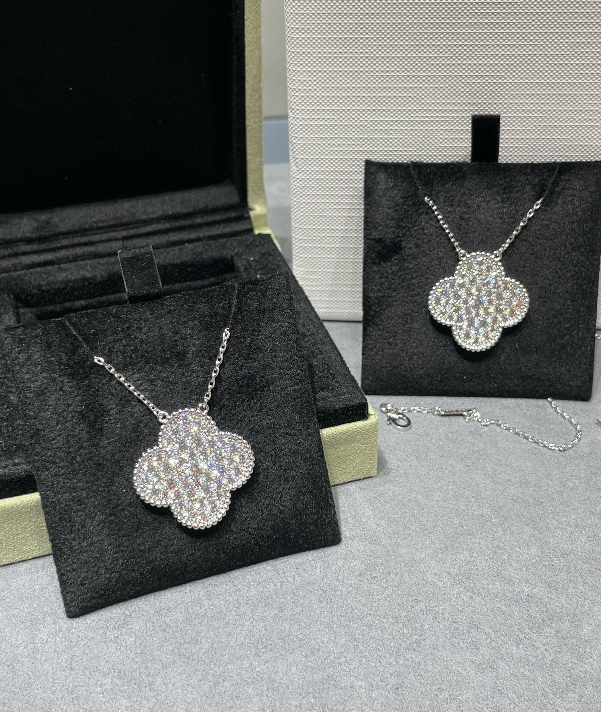 [Super CiCi ]CLOVER 25MM LARGE PENDANT DIAMOND PAVED SILVER NECKLACE
