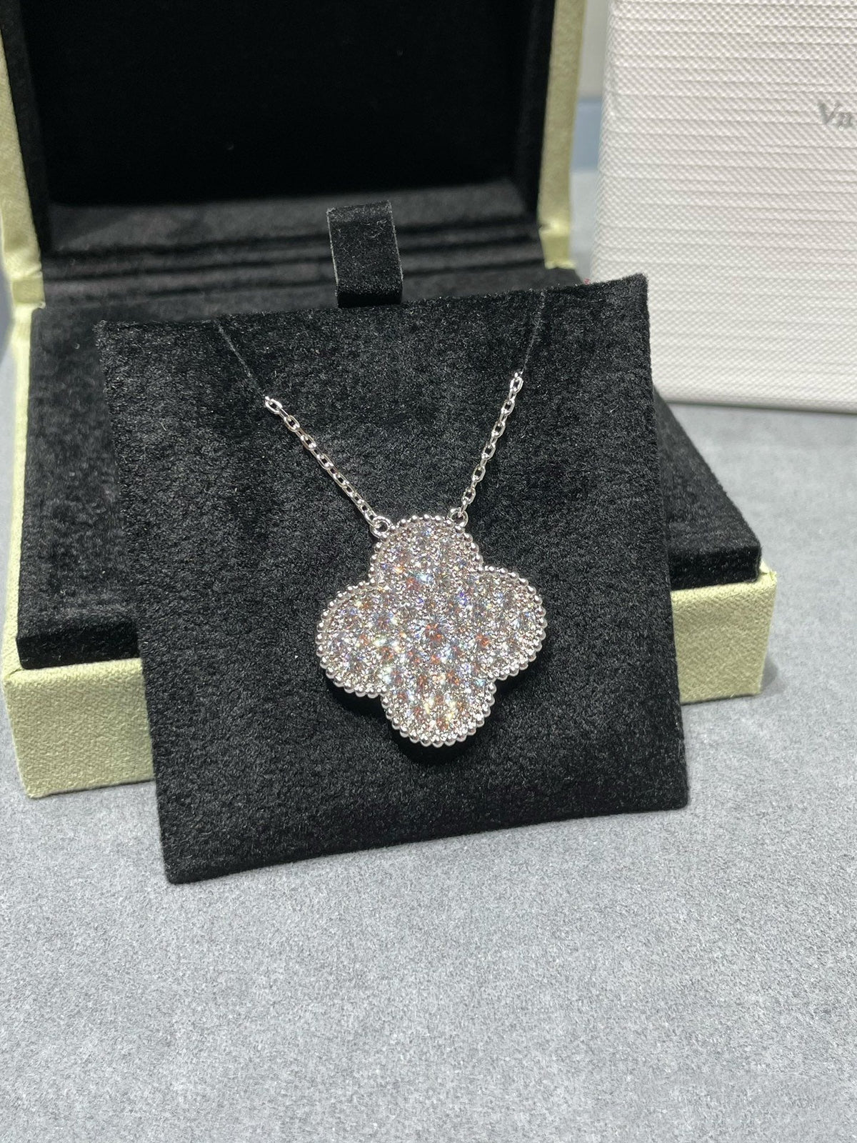 [Super CiCi ]CLOVER 25MM LARGE PENDANT DIAMOND PAVED SILVER NECKLACE
