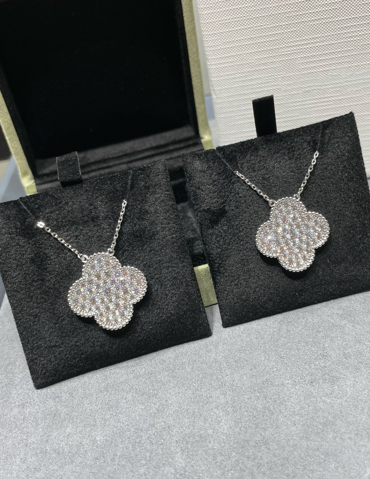 [Super CiCi ]CLOVER 25MM LARGE PENDANT DIAMOND PAVED SILVER NECKLACE