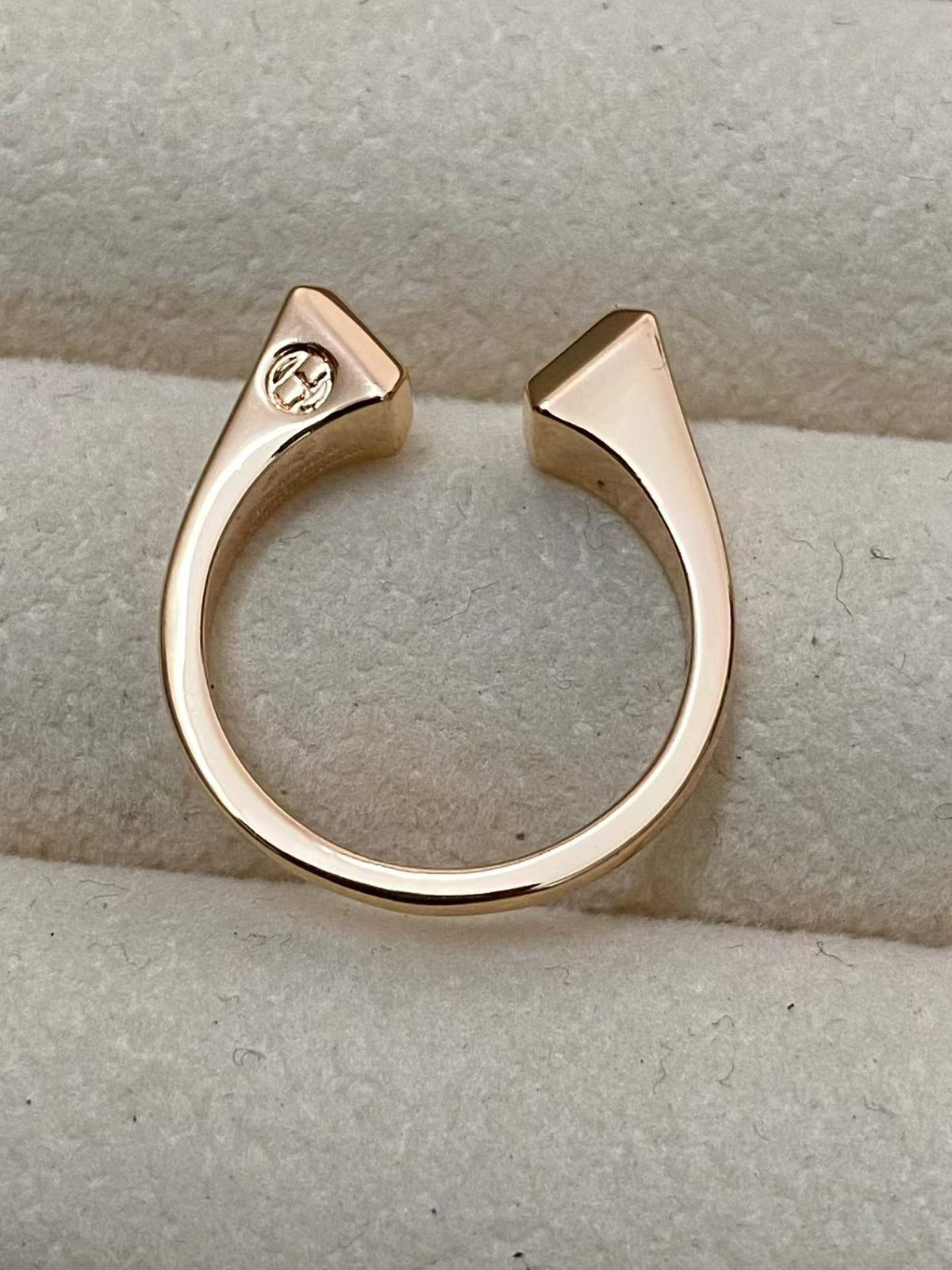 [Super CiCi]THE CONE RIVET RING IS OPEN AND ONE SIZE FITS ALL