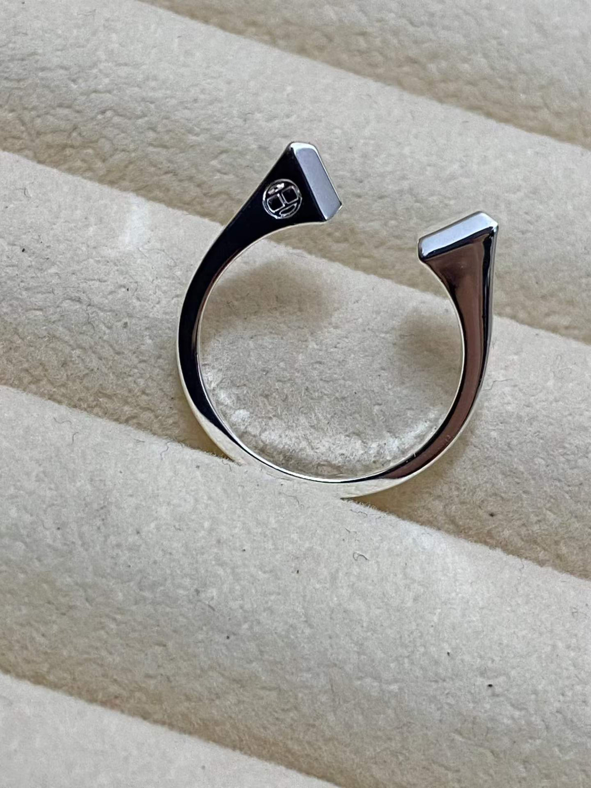 [Super CiCi]THE CONE RIVET RING IS OPEN AND ONE SIZE FITS ALL