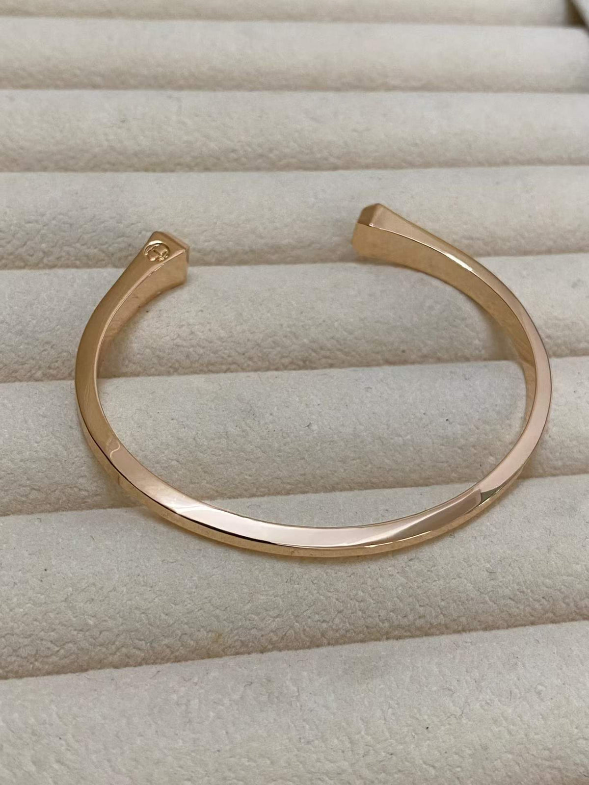 [Super CiCi]CLOU DE FORGE SQUARE CONE STUDS OPEN CUFF ONE SIZE