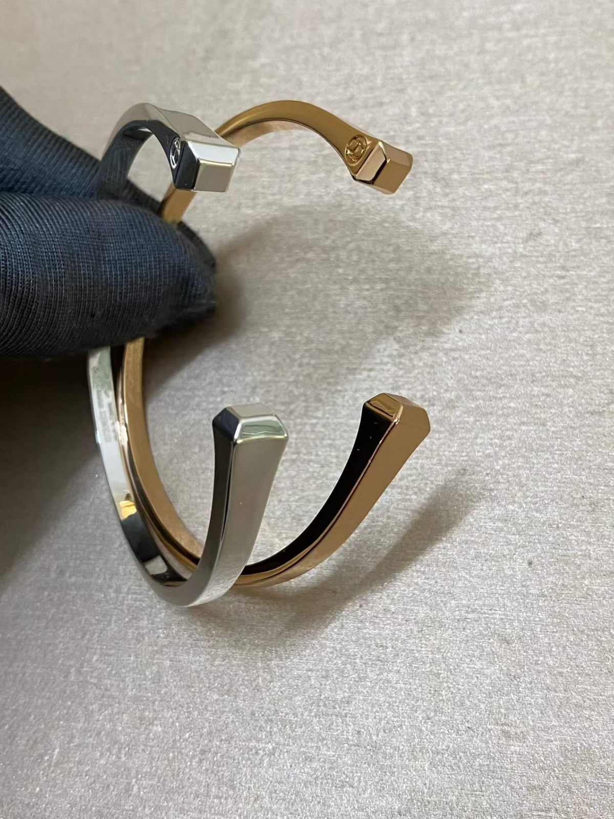 [Super CiCi]CLOU DE FORGE SQUARE CONE STUDS OPEN CUFF ONE SIZE