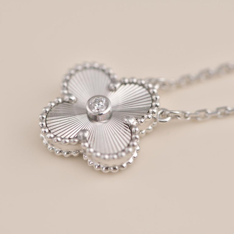 [Super CiCi ]CLOVER  15MM DIAMOND LASER NECKLACE SILVER