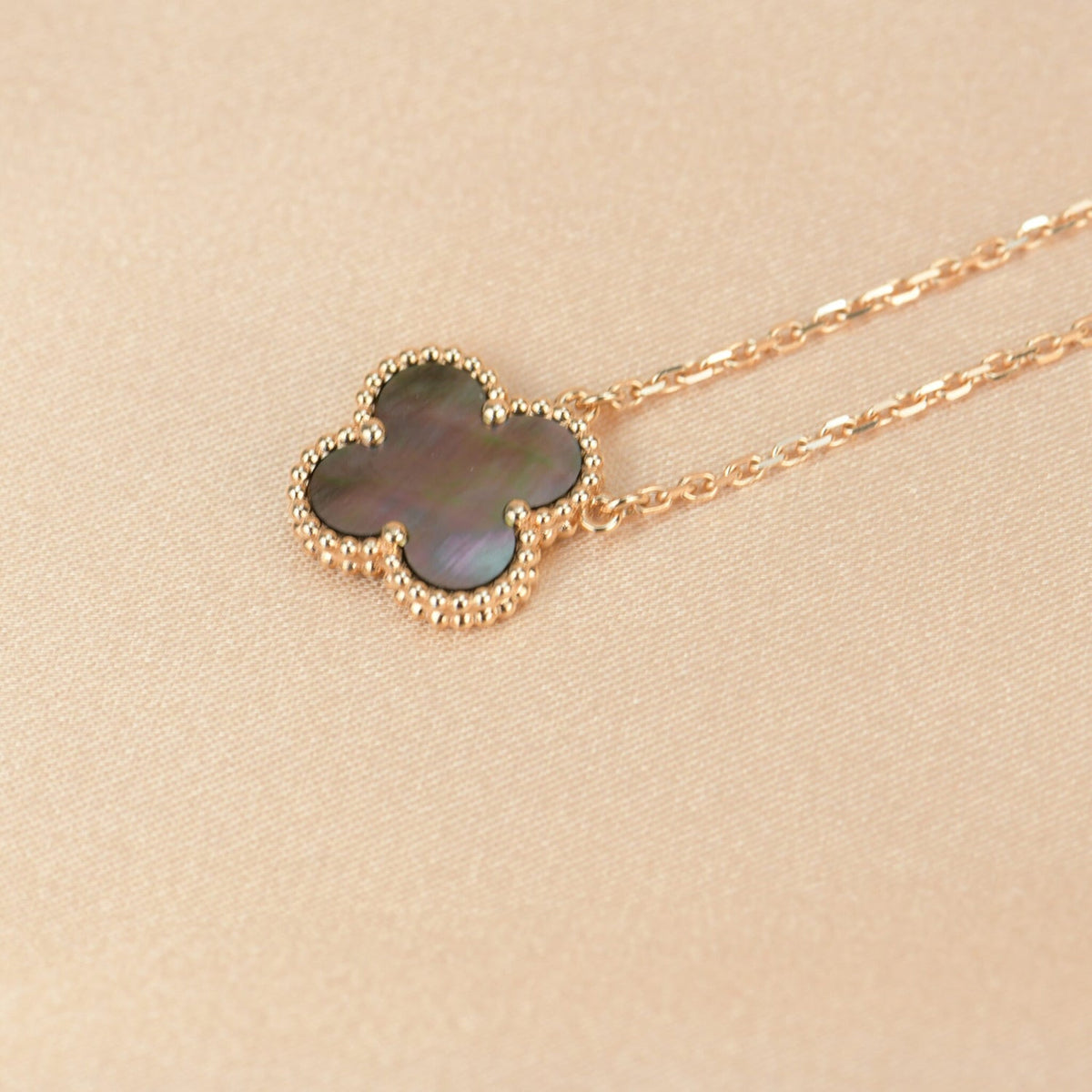 [Super CiCi ]CLOVER 15MM  GRAY MOTHER OF PEARL NECKLACE