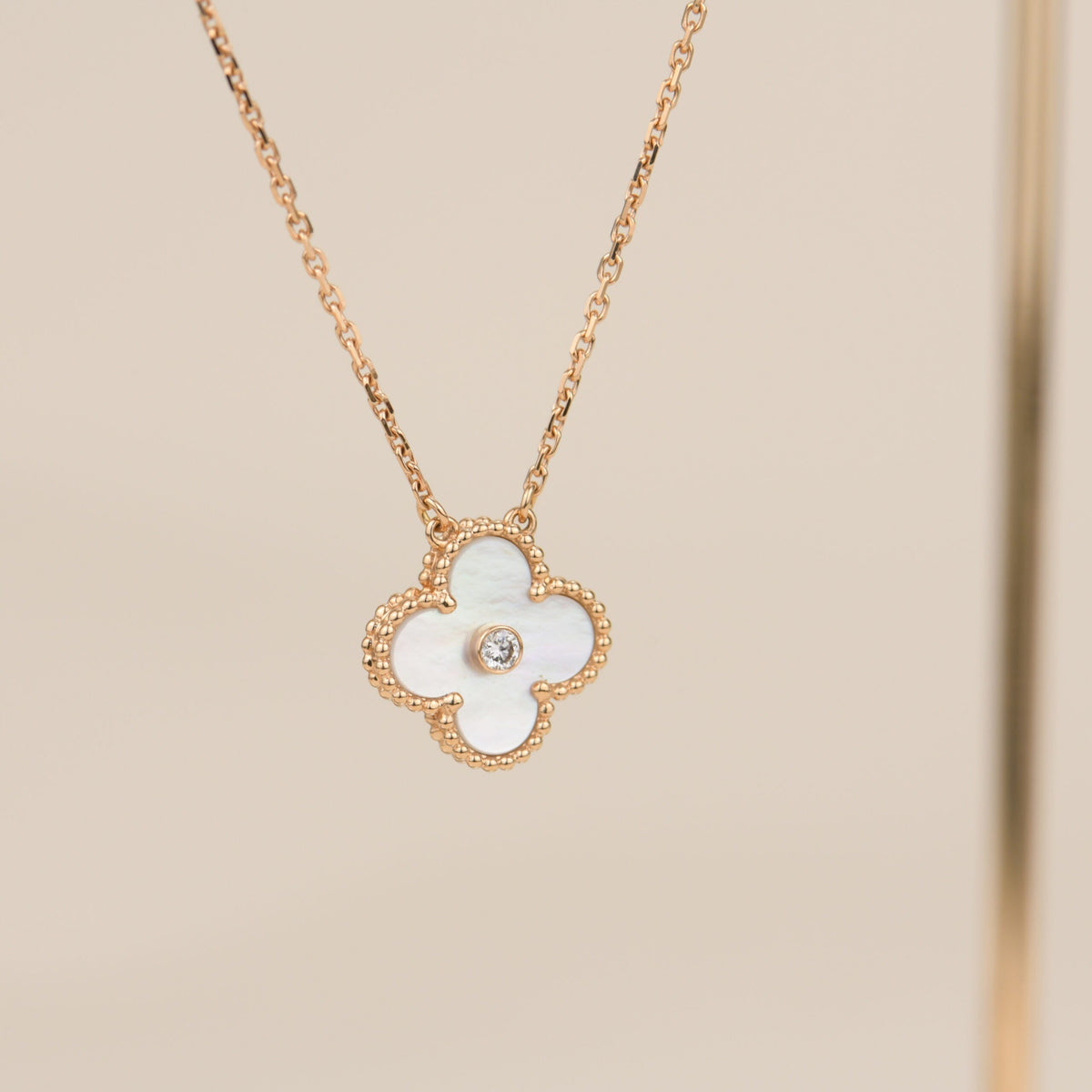 [Super CiCi ]CLOVER 15MM DIAMOND WHITE FRITILLARIA NECKLACE