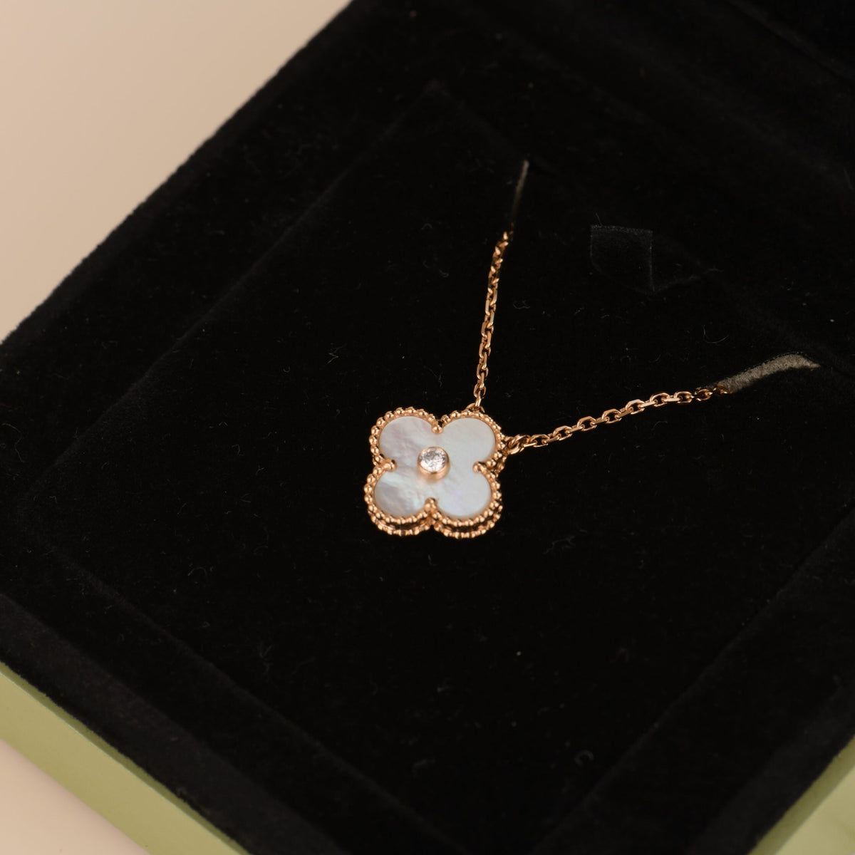 [Super CiCi ]CLOVER 15MM DIAMOND WHITE FRITILLARIA NECKLACE