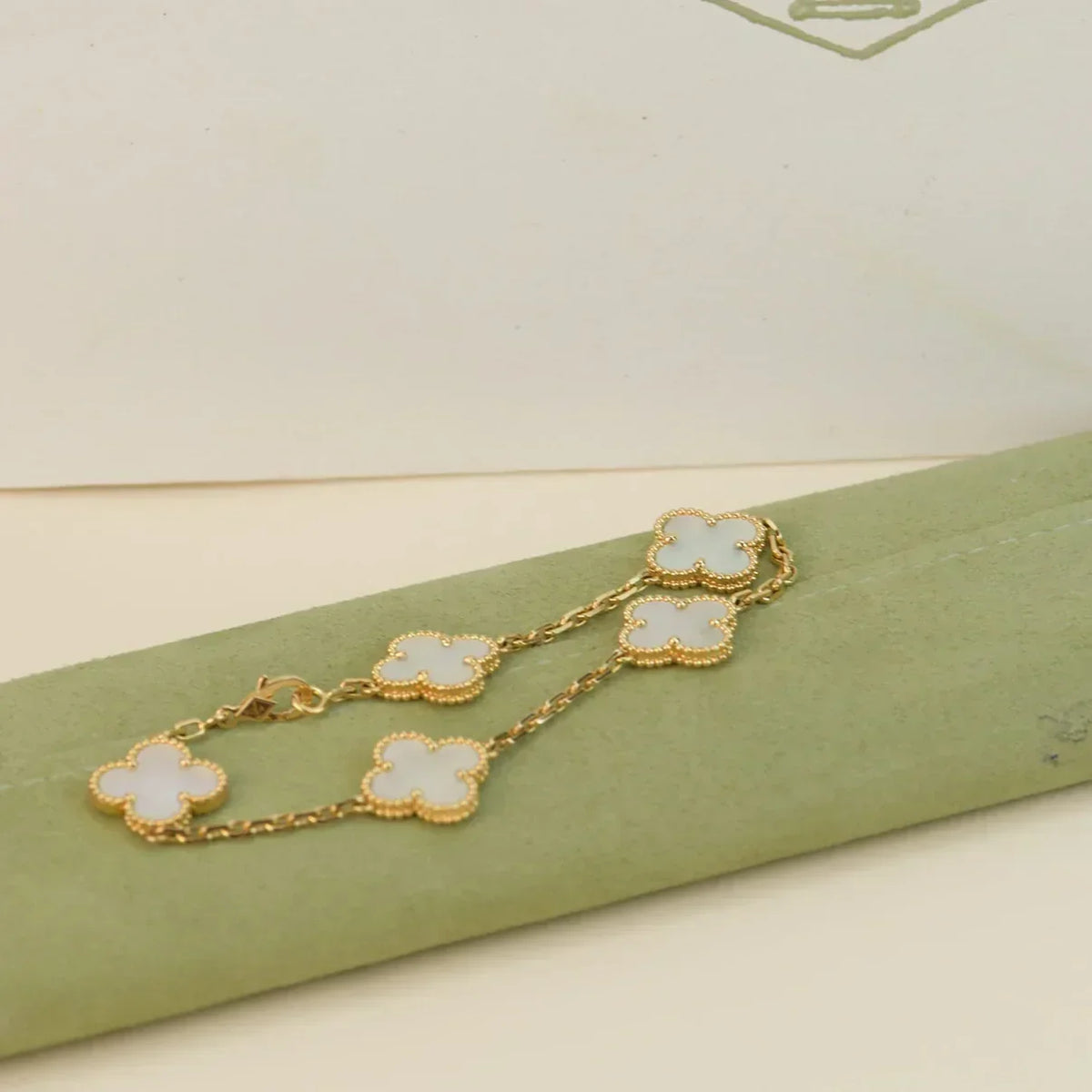 [Super CiCi ]CLOVER WHITE PEARL MOP 5 MOTIF BRACELET COLLECTION