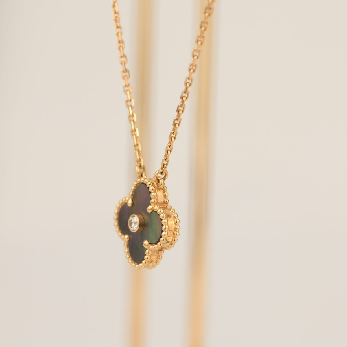 [Super CiCi ]CLOVER 15MM DIAMOND AND MOTHER-OF-GREY NECKLACE