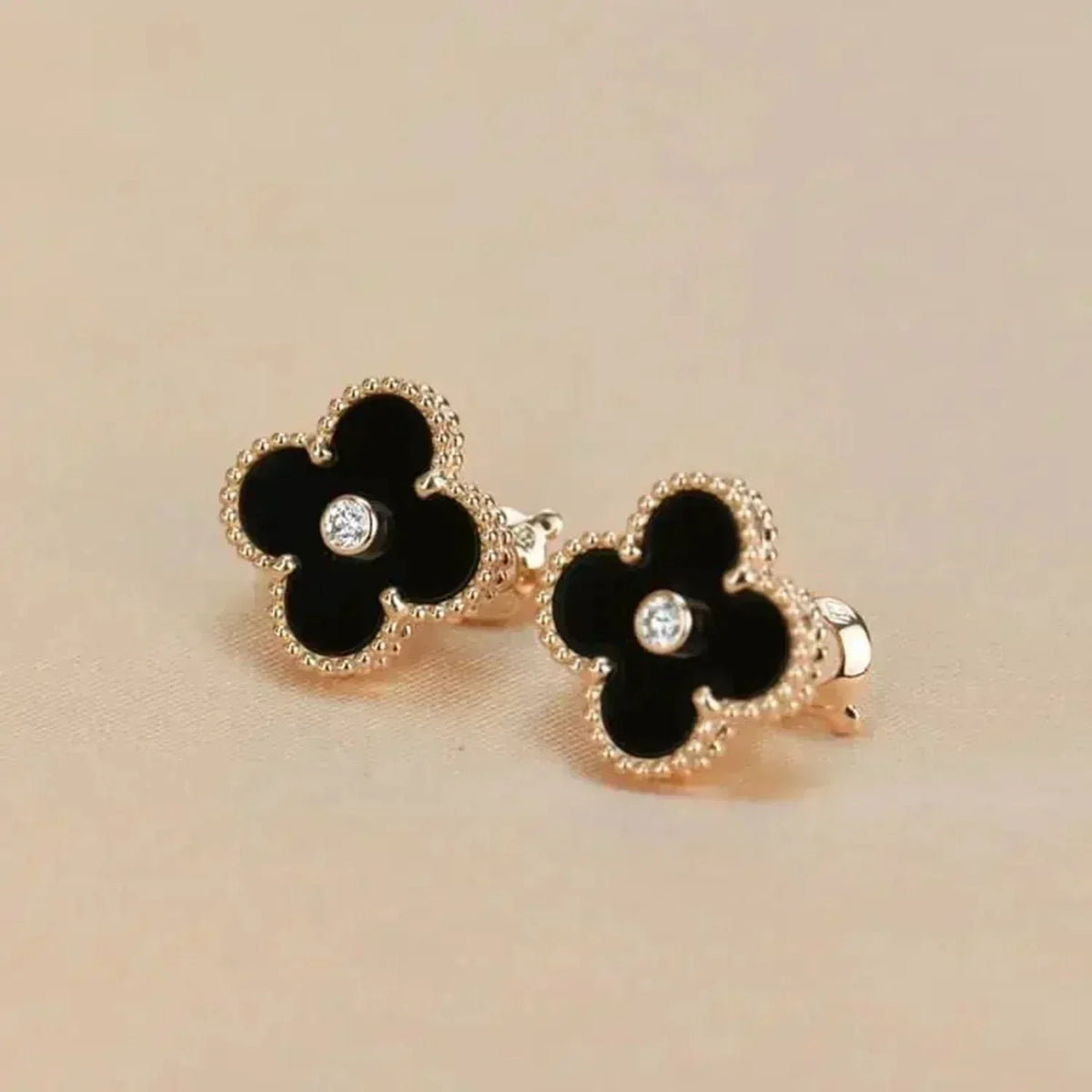 [Super CiCi ]CLOVER MEDIUM 1 MOTIFS ONYX DIAMOND EARRINGS