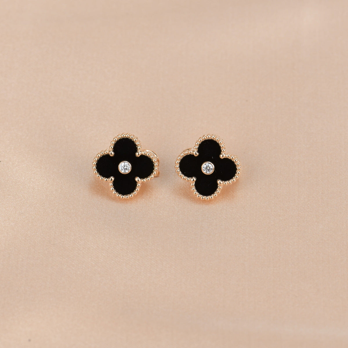 [Super CiCi ]CLOVER MEDIUM 1 MOTIFS ONYX DIAMOND EARRINGS