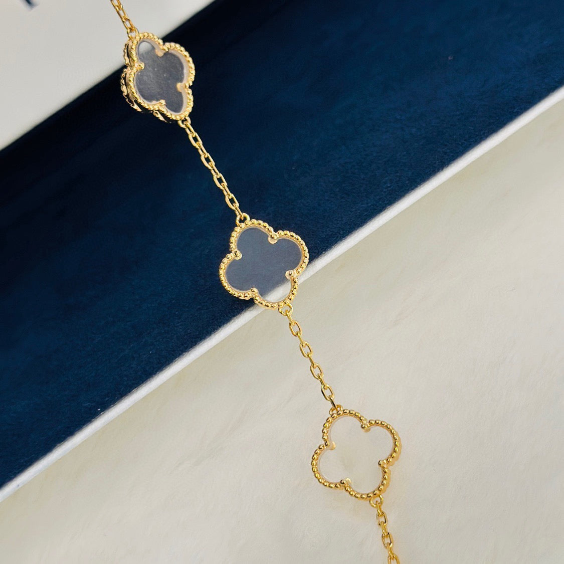 [Super CiCi ]CLOVER 5 MOTIF ROCK CRYSTAL BRACELET