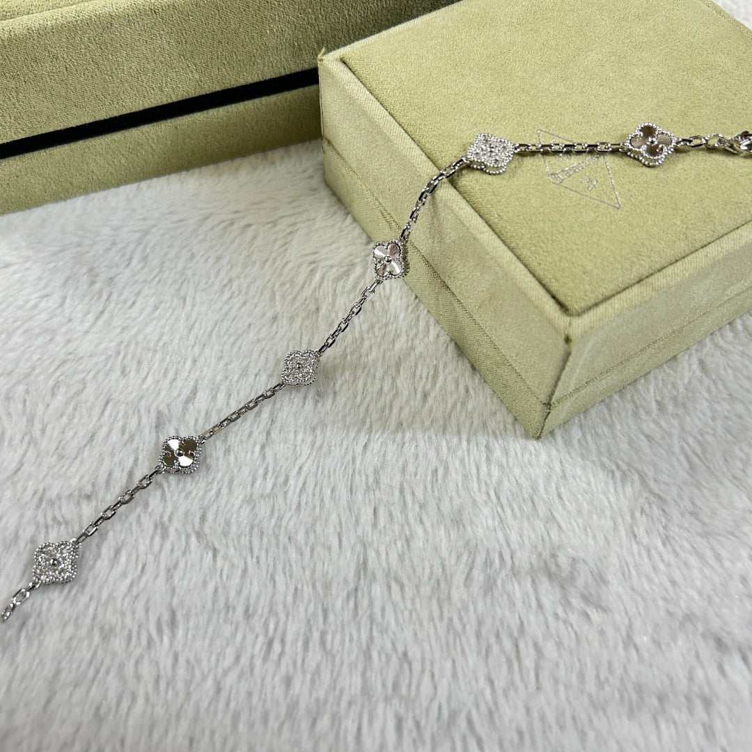 [Super CiCi ]CLOVER 6 MOTIF DIAMOND LASER BRACELET