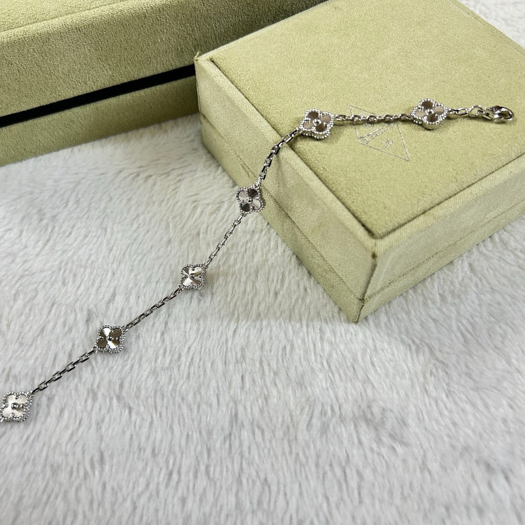 [Super CiCi ]CLOVER 6 MOTIF DIAMOND BRACELET