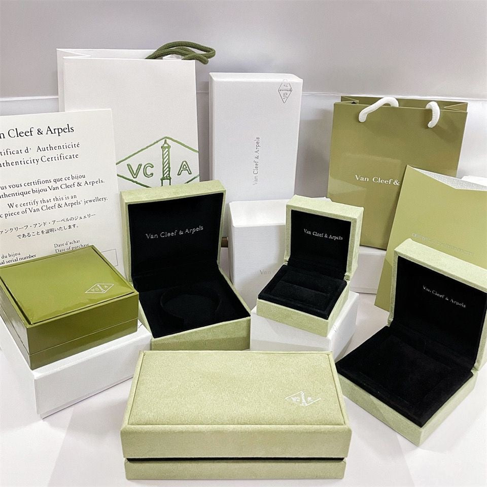[Super CiCi ]VA CLOVER BRACELET NECKLACE RING BOX GIFT BAG