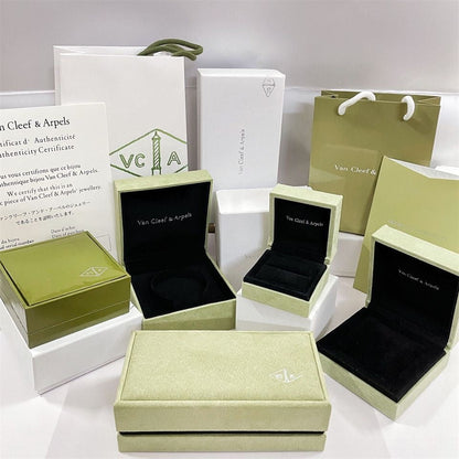 [Super CiCi ]VA CLOVER BRACELET NECKLACE RING BOX GIFT BAG