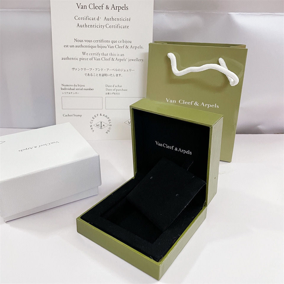 [Super CiCi ]VA CLOVER BRACELET NECKLACE RING BOX GIFT BAG