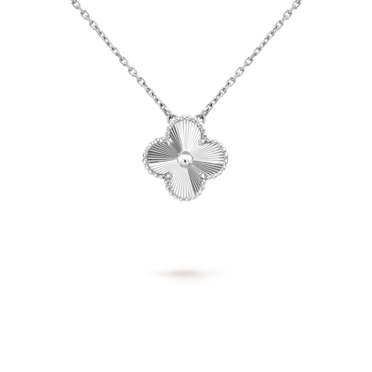 [Super CiCi ]CLOVER 15MM LASER NECKLACE SILVER