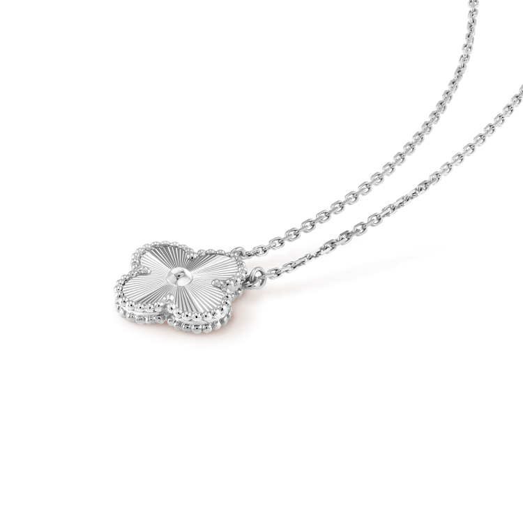 [Super CiCi ]CLOVER 15MM LASER NECKLACE SILVER