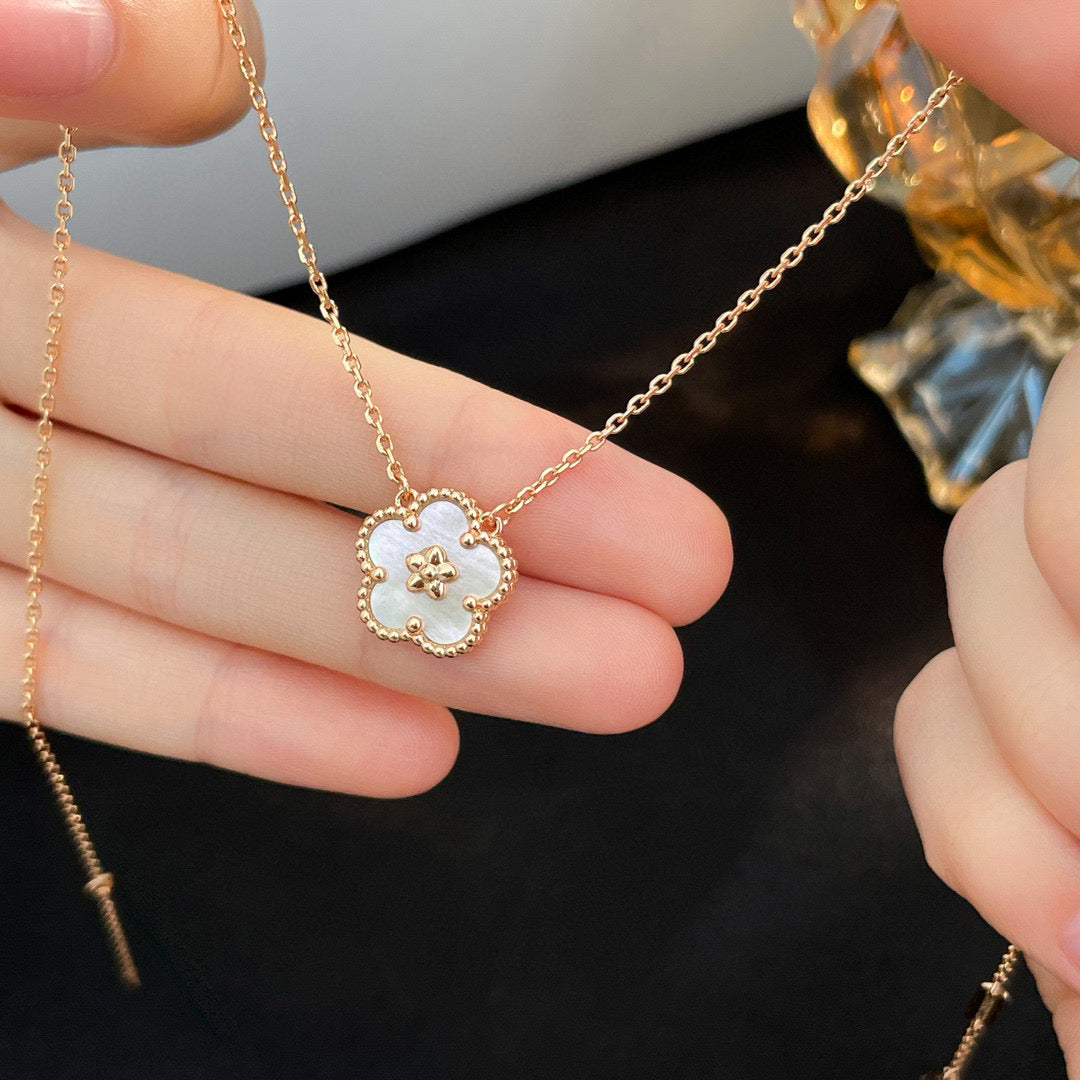 [Super CiCi ]LUCKY  WHITE MOP  PLUM BLOSSOM NECKLACE