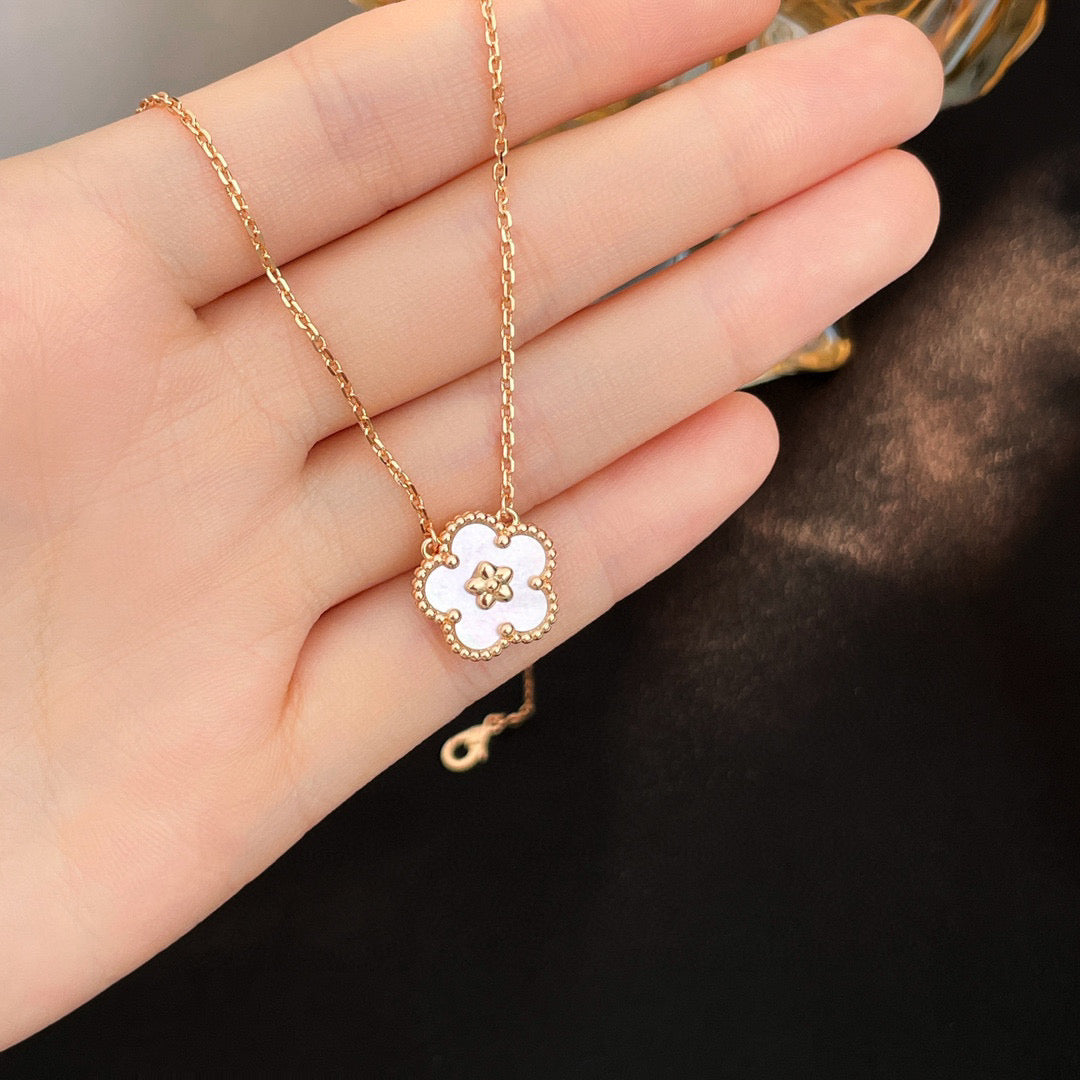 [Super CiCi ]LUCKY  WHITE MOP  PLUM BLOSSOM NECKLACE