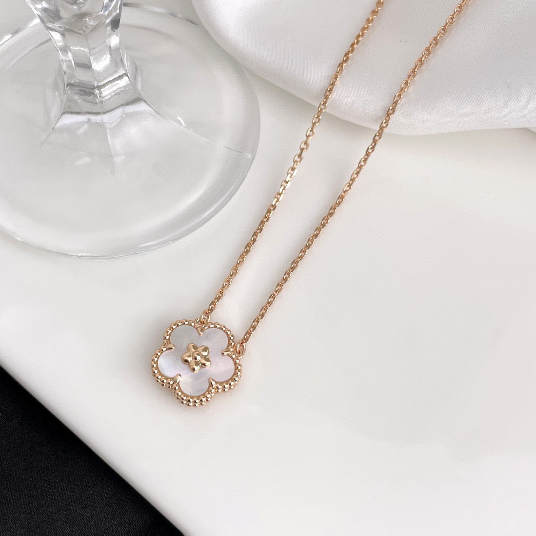 [Super CiCi ]LUCKY  WHITE MOP  PLUM BLOSSOM NECKLACE