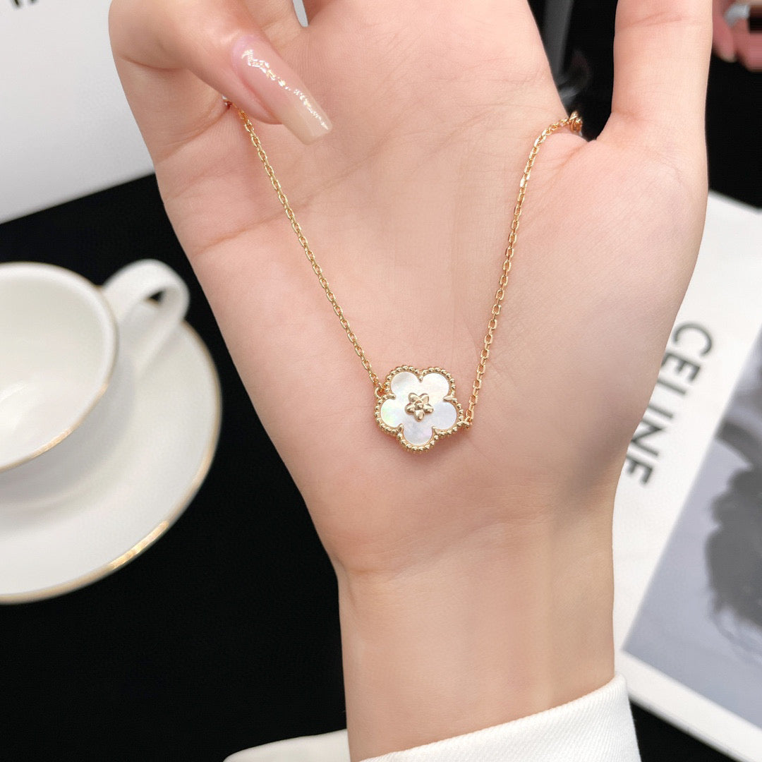 [Super CiCi ]LUCKY WHITE MOP PLUM BLOSSOM  BRACELET