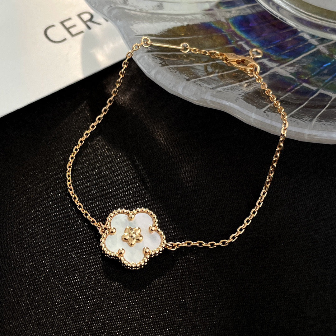 [Super CiCi ]LUCKY WHITE MOP PLUM BLOSSOM  BRACELET