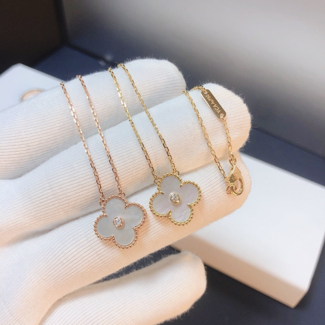 [Super CiCi ]CLOVER 15MM DIAMOND WHITE FRITILLARIA NECKLACE