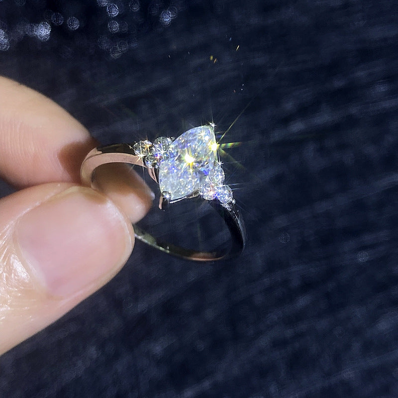 [Super CiCi]ELEGANT MARQUISE CUT MOISSANITE RING WITH SIDE ACCENTS