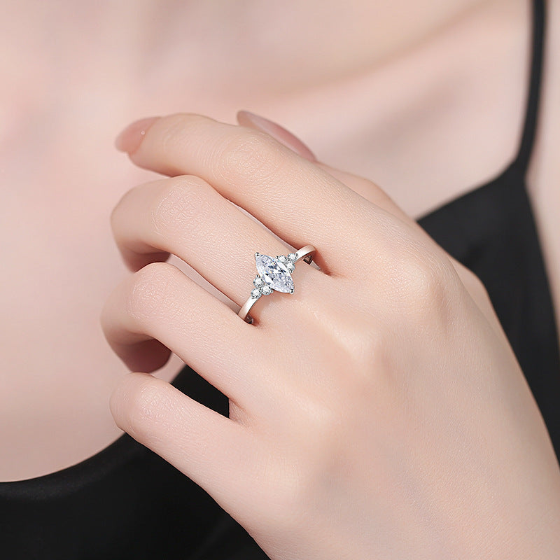 [Super CiCi]ELEGANT MARQUISE CUT MOISSANITE RING WITH SIDE ACCENTS