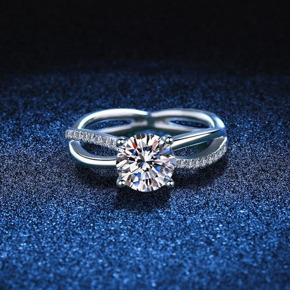 [Super CiCi]ELEGANT 4-PRONG CROSSOVER MOISSANITE ENGAGEMENT RING