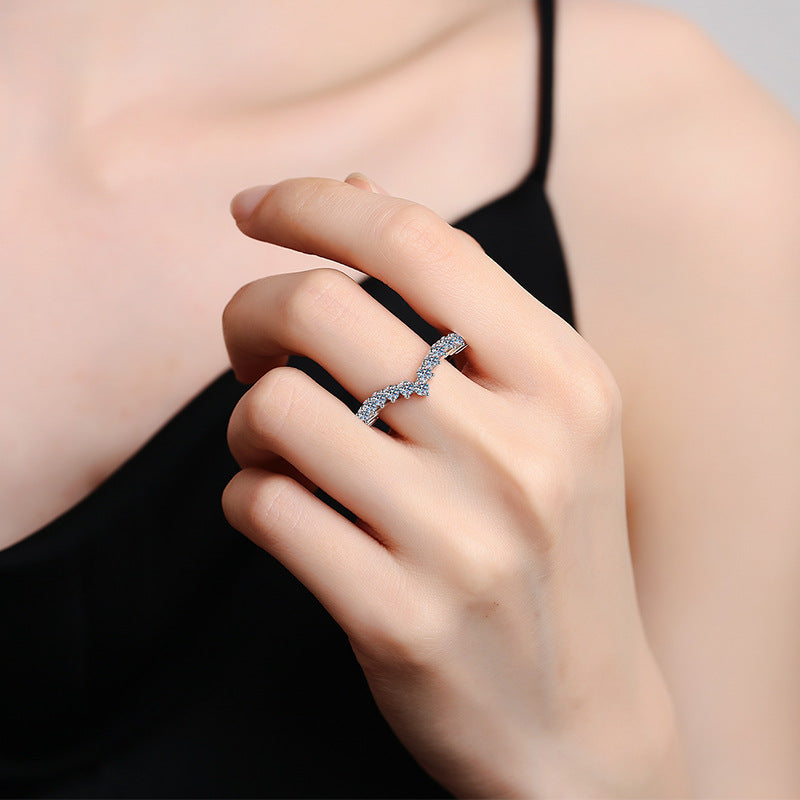 [Super CiCi]ELEGANT V-SHAPED CHEVRON MOISSANITE RING
