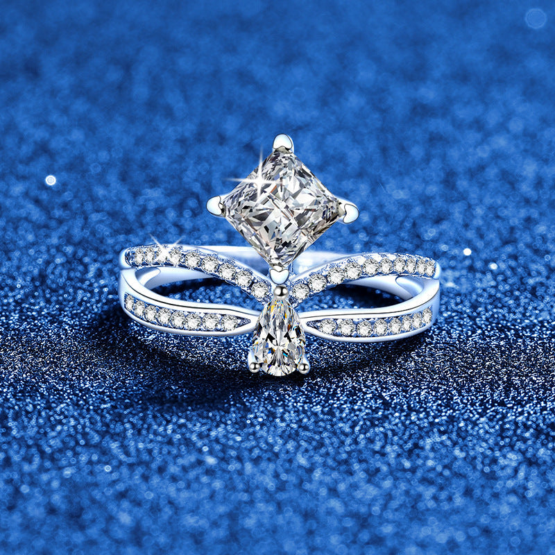 [Super CiCi]ELEGANT DOUBLE-TWISTED MOISSANITE RING