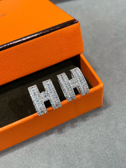 [Super CiCi ]H STUD EARRINGS WITH SILVER DIAMONDS