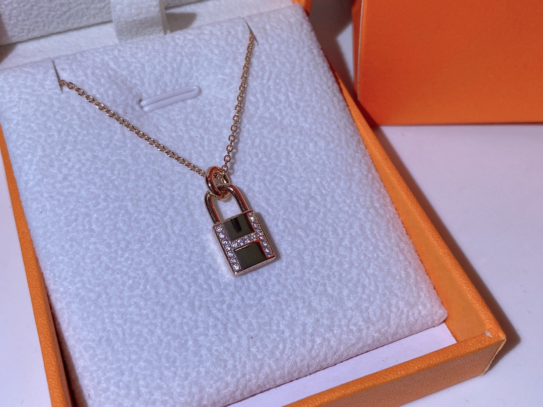 [Super CiCi ]HM ADVANCED NICHE LOCK HEAD NECKLACE DIAMONDS