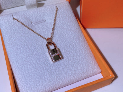 [Super CiCi ]HM ADVANCED NICHE LOCK HEAD NECKLACE DIAMONDS