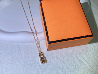 [Super CiCi ]HM ADVANCED NICHE LOCK HEAD NECKLACE DIAMONDS
