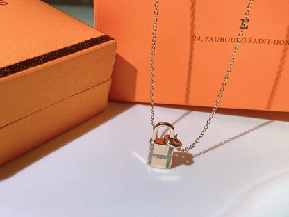 [Super CiCi ]HM ADVANCED NICHE LOCK HEAD NECKLACE DIAMONDS