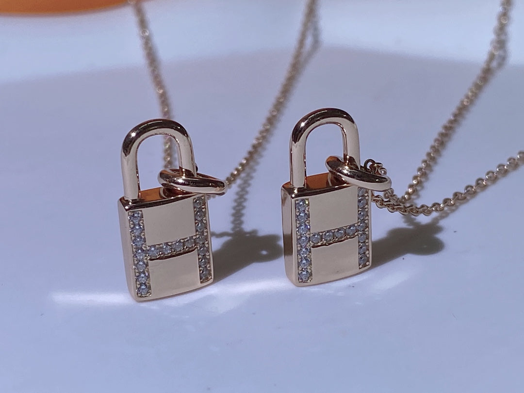 [Super CiCi ]HM ADVANCED NICHE LOCK HEAD NECKLACE DIAMONDS