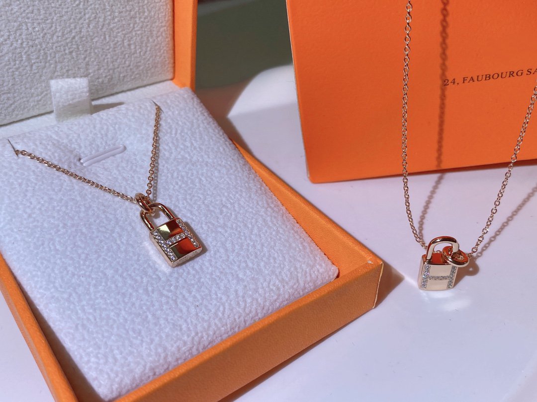 [Super CiCi ]HM ADVANCED NICHE LOCK HEAD NECKLACE DIAMONDS