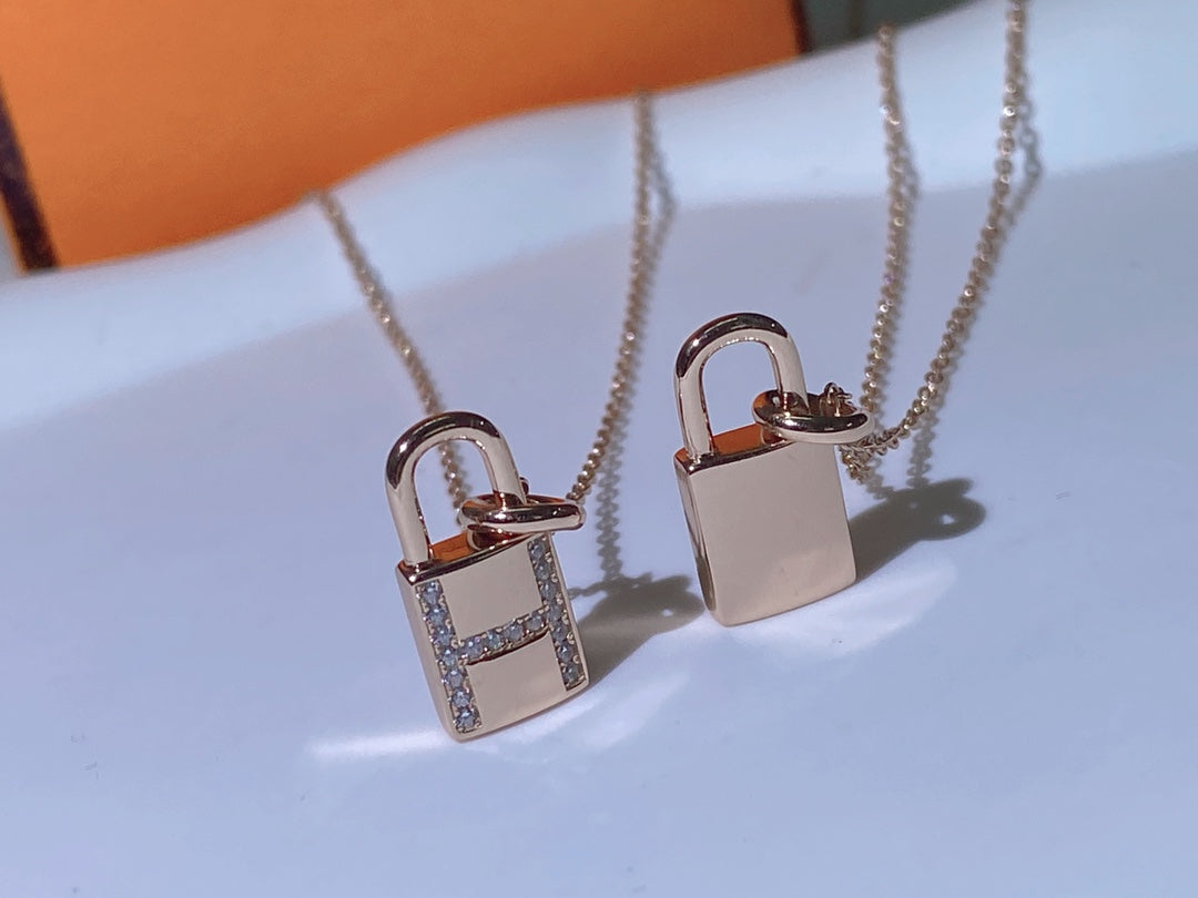 [Super CiCi ]HM ADVANCED NICHE LOCK HEAD NECKLACE DIAMONDS