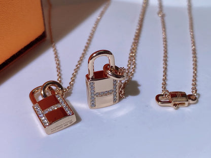 [Super CiCi ]HM ADVANCED NICHE LOCK HEAD NECKLACE DIAMONDS