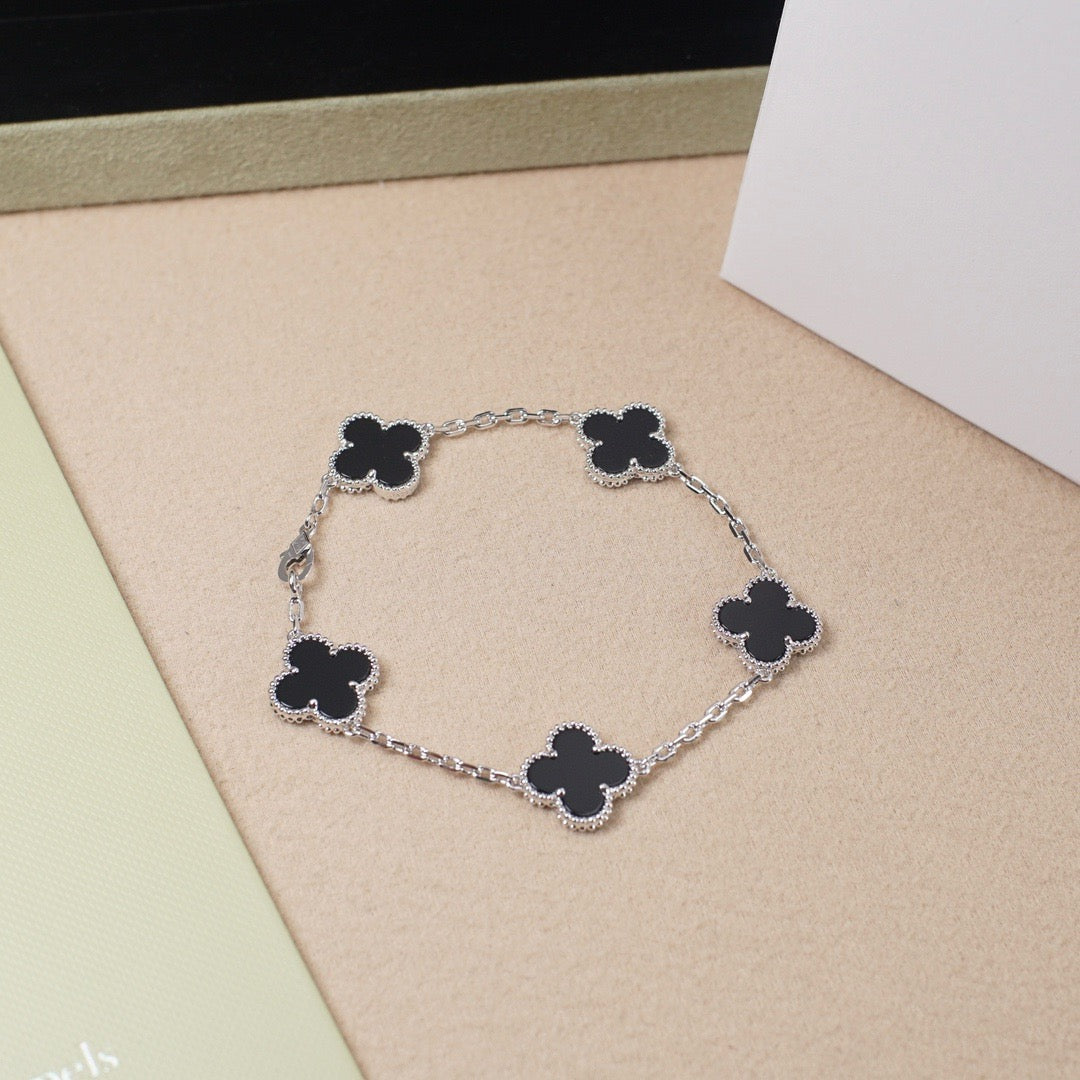 [Super CiCi ] CLOVER 5 MOTIF ONYXS BRACELET COLLECTION