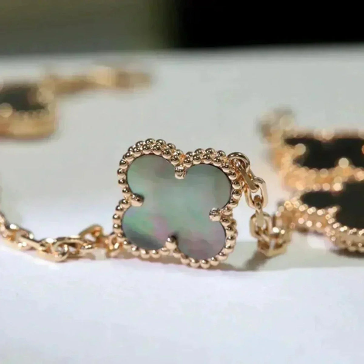 [Super CiCi ] CLOVER 5 MOTIF GRAY MOP BRACELET COLLECTION