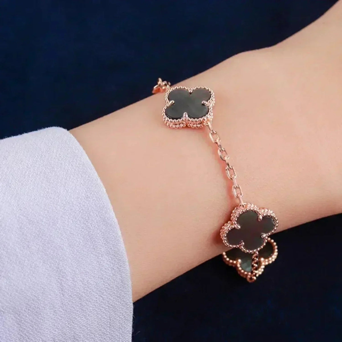 [Super CiCi ] CLOVER 5 MOTIF GRAY MOP BRACELET COLLECTION
